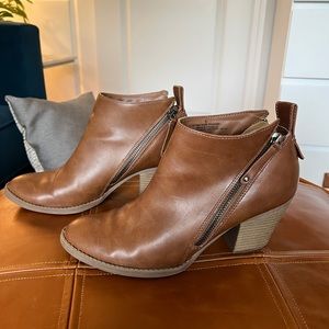 Women’s Camel Booties with Zip Closure